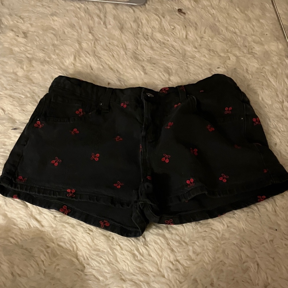 Black Cherry Print Women's Shorts
